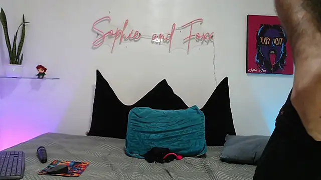 SophieFoxx17 online show from October 29, 2025, 12:04 pm