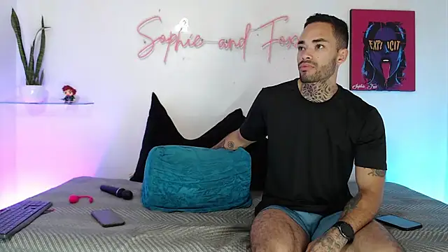 SophieFoxx17 online show from November 6, 2025, 1:09 am