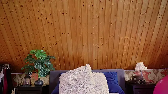 Snapshot of TessaWinter chatting on September 15, 2025, 2:39 pm TessaWinter online show from September 15, 2025, 2:39 pm