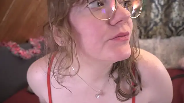 Snapshot of TessaWinter chatting on December 6, 2024, 6:00 pm TessaWinter online show from December 6, 2024, 6:00 pm