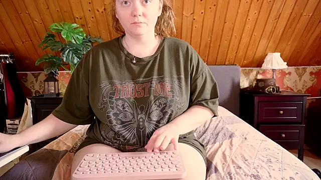 Snapshot of TessaWinter chatting on September 17, 2025, 2:19 pm TessaWinter online show from September 17, 2025, 2:19 pm