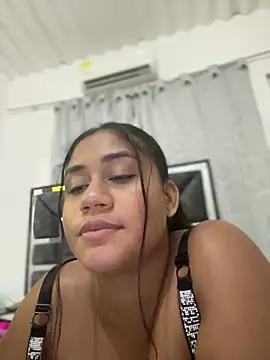 Snapshot of SSCARLETH_ chatting on April 28, 2026, 12:20 am SSCARLETH online show from April 28, 2026, 12:20 am