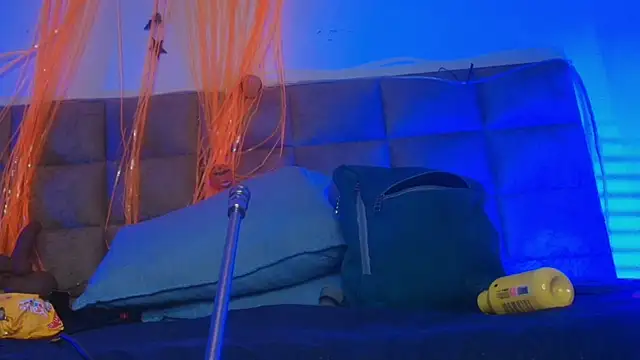 britanyy  online show from October 25, 2025, 3:06 am