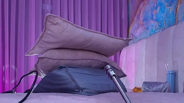 britanyy  online show from April 8, 2026, 3:08 am