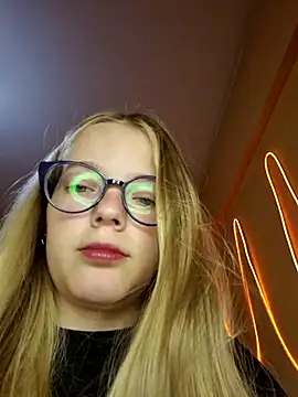 -veranito- online show from February 26, 2025, 3:03 am