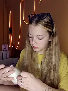 -veranito- online show from March 17, 2025, 3:03 am