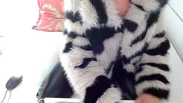 34MANON online show from February 1, 2025, 9:32 am