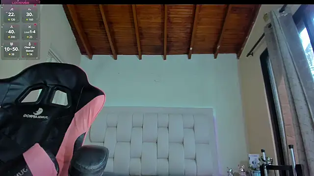 shanakendall online show from April 22, 2026, 2:13 pm