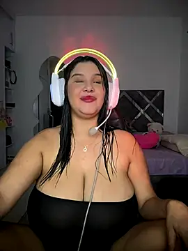 ValleryParker online show from November 16, 2025, 4:17 am