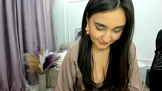 Snapshot of GoldenHeart_1 chatting on February 22, 2025, 4:40 pm GoldenHeart 1 online show from February 22, 2025, 4:40 pm