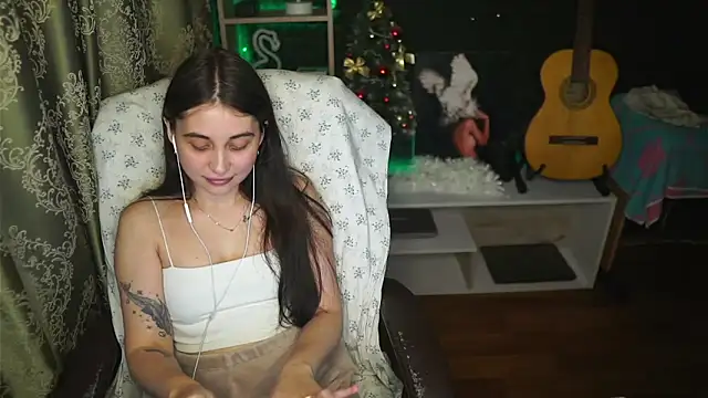 delicatedBailey online show from October 9, 2025, 2:39 pm