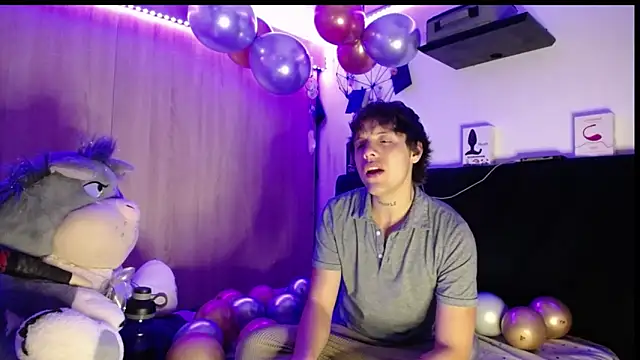 Snapshot of Santiago_kiler chatting on January 16, 2026, 9:02 am Santiago kiler online show from January 16, 2026, 9:02 am