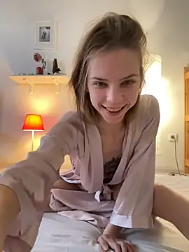 Snapshot of LeyaJohnson chatting on December 15, 2024, 5:34 am LeyaJohnson online show from December 15, 2024, 5:34 am