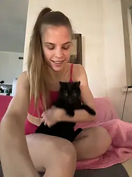 Snapshot of LeyaJohnson chatting on January 19, 2025, 8:09 pm LeyaJohnson online show from January 19, 2025, 8:09 pm