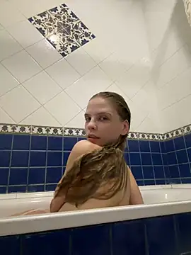 Snapshot of LeyaJohnson chatting on January 5, 2025, 5:51 pm LeyaJohnson online show from January 5, 2025, 5:51 pm