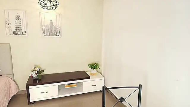 Sassy--Girl online show from November 21, 2025, 6:18 pm