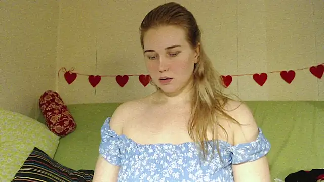 Snapshot of mmmPinUpGirl chatting on February 21, 2026, 1:35 pm mmmPinUpGirl online show from February 21, 2026, 1:35 pm