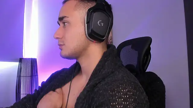 AlexRivera6 online show from December 24, 2024, 6:28 pm