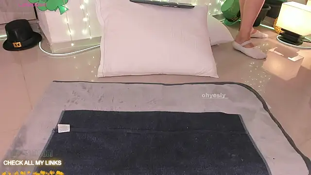 ohyesly  online show from March 4, 2026, 10:12 am