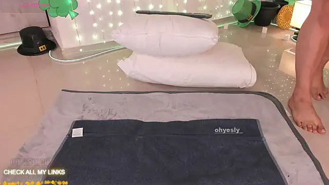 Snapshot of ohyesly_ chatting on March 2, 2026, 10:11 am ohyesly online show from March 2, 2026, 10:11 am