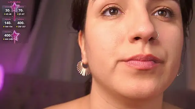 Snapshot of Daphne_Moss chatting on February 5, 2025, 12:10 am Daphne Moss online show from February 5, 2025, 12:10 am