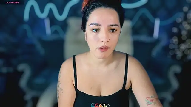 Daphne Moss online show from December 15, 2025, 8:42 am