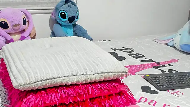 Elizabeth 18  online show from January 18, 2026, 3:43 am