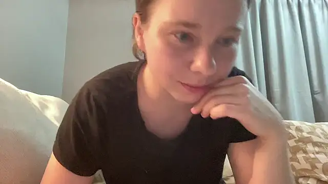 SweetLucy96 online show from April 11, 2026, 9:07 pm