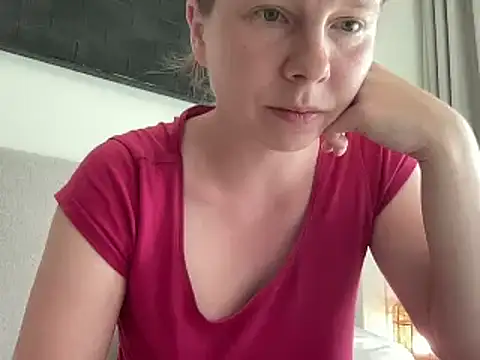 Snapshot of SweetLucy96 chatting on May 4, 2026, 12:08 pm SweetLucy96 online show from May 4, 2026, 12:08 pm