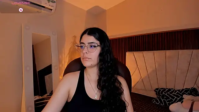  Niah  online show from February 16, 2026, 8:07 pm