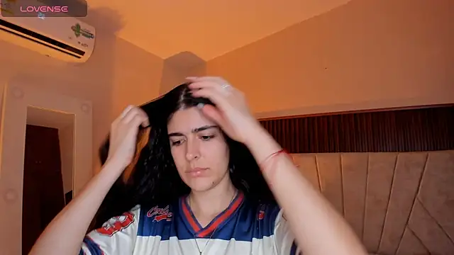  Niah  online show from February 8, 2026, 9:23 pm