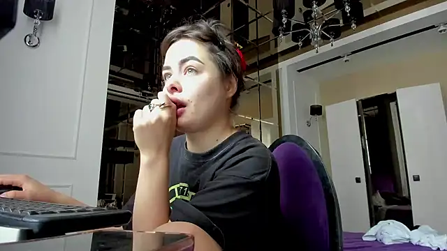 Snapshot of MistressMilana chatting on July 20, 2026, 8:00 am MistressMilana online show from July 20, 2026, 8:00 am