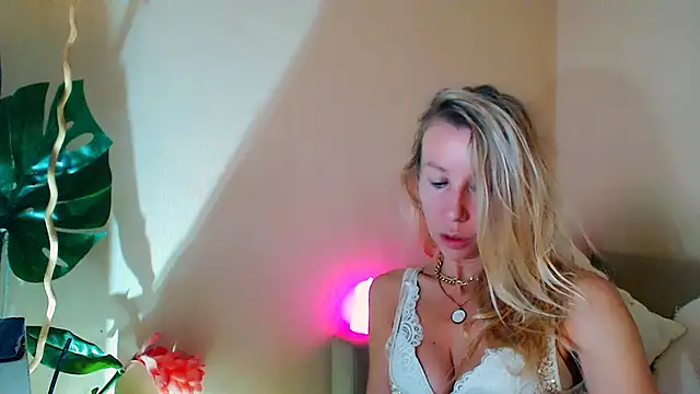 OLIVIA CANDY online show from October 18, 2025, 4:47 am