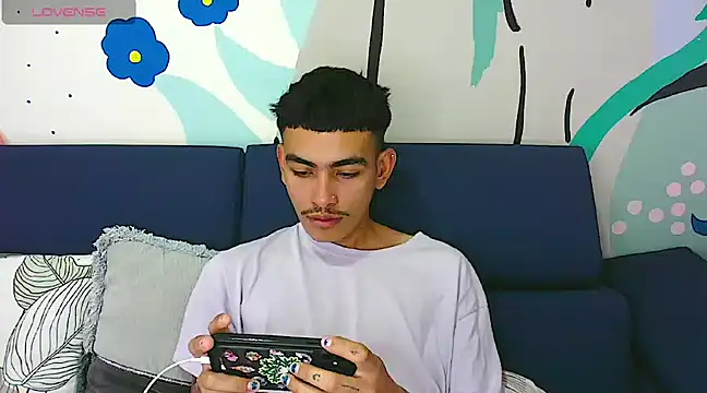 sorry-mom69 online show from December 6, 2024, 4:55 pm