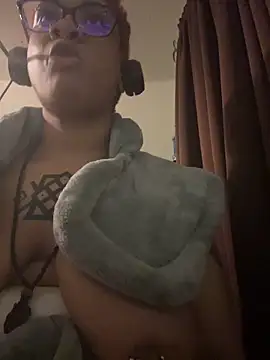 nickytheehawtie online show from April 12, 2026, 3:10 am