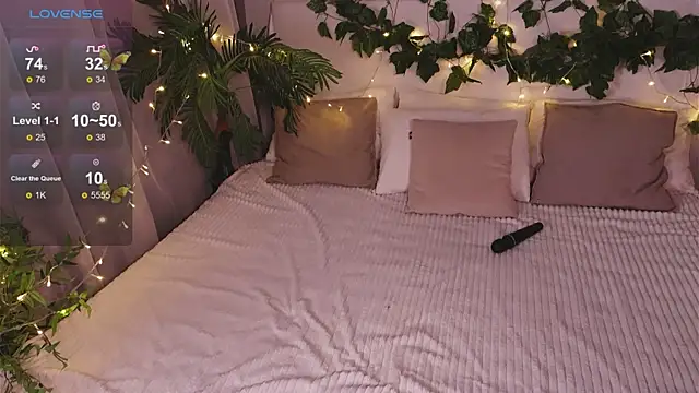 Snapshot of Elfa_Mirielle chatting on December 5, 2025, 5:28 am Elfa Mirielle online show from December 5, 2025, 5:28 am