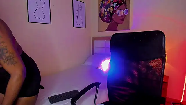 Snapshot of AitanaBrown_ chatting on October 12, 2025, 4:19 pm AitanaBrown online show from October 12, 2025, 4:19 pm