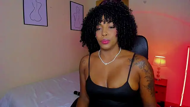 Snapshot of AitanaBrown_ chatting on October 13, 2025, 9:27 pm AitanaBrown online show from October 13, 2025, 9:27 pm