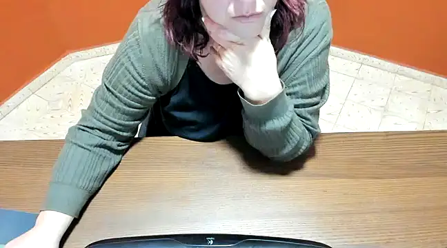 NikkiHolland online show from January 18, 2025, 7:49 am