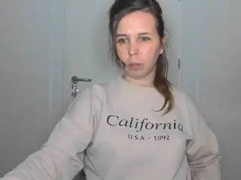 Snapshot of loveis007 chatting on March 18, 2025, 12:40 am loveis007 online show from March 18, 2025, 12:40 am