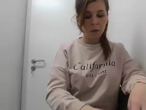 Snapshot of loveis007 chatting on February 26, 2025, 8:25 pm loveis007 online show from February 26, 2025, 8:25 pm