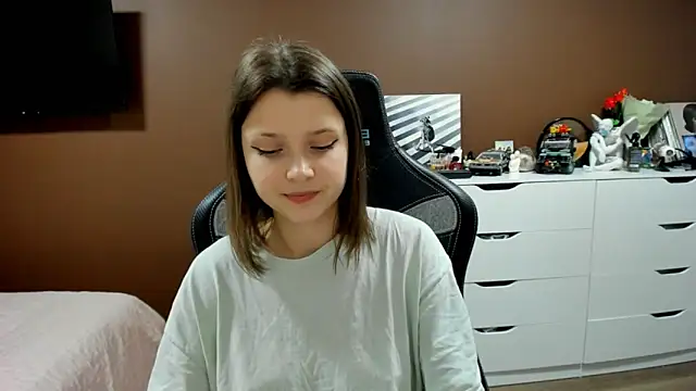 SoniNesti online show from February 26, 2026, 2:17 pm