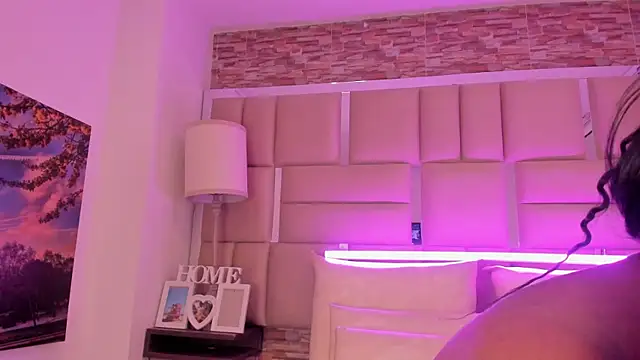 ShaniaBrownn online show from February 19, 2026, 7:44 pm