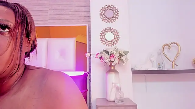 ShaniaBrownn online show from November 1, 2025, 8:03 pm