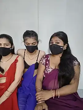 Snapshot of cutee__crazy chatting on June 19, 2026, 1:50 pm cutee crazy online show from June 19, 2026, 1:50 pm
