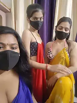 Snapshot of cutee__crazy chatting on July 9, 2026, 2:05 pm cutee crazy online show from July 9, 2026, 2:05 pm