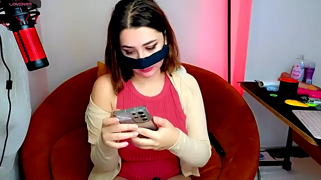  L0VE ME online show from January 17, 2025, 1:46 pm