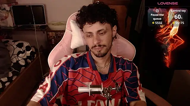 Snapshot of Apolo_S chatting on February 11, 2026, 2:33 am Apolo S online show from February 11, 2026, 2:33 am