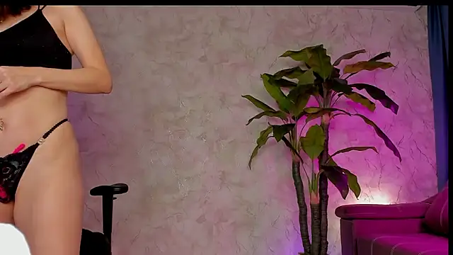 Snapshot of Emma7 chatting on February 21, 2025, 1:33 am Emma7 online show from February 21, 2025, 1:33 am