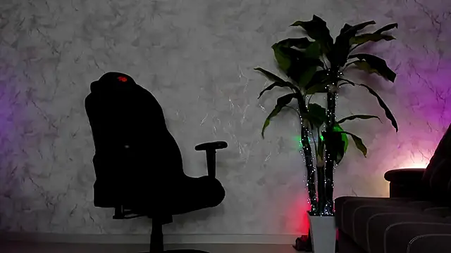 Snapshot of Emma7 chatting on November 24, 2025, 4:12 am Emma7 online show from November 24, 2025, 4:12 am